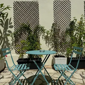 Отель Hipotel Lilas Gambetta, Париж